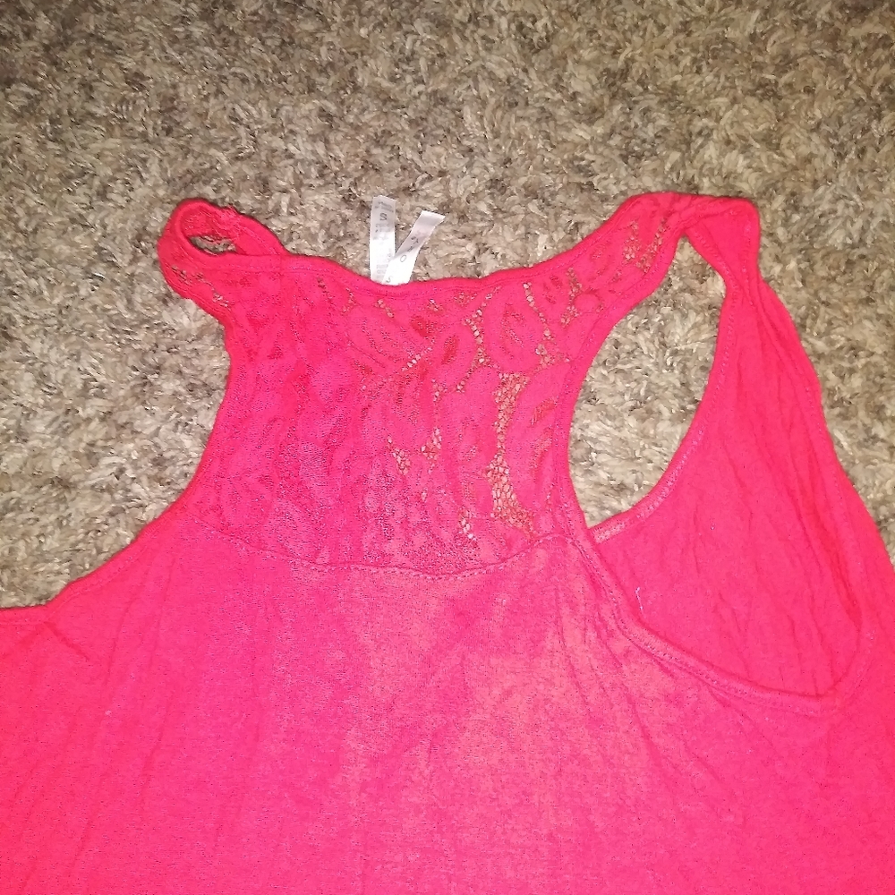 3 Tank top bundle. - Picture 8 of 8